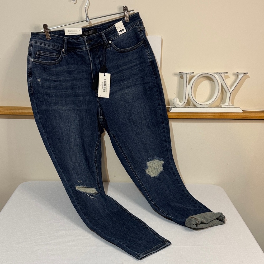 Judy Blue Dark Wash Distressed knees very stretchy Skinny Jeans